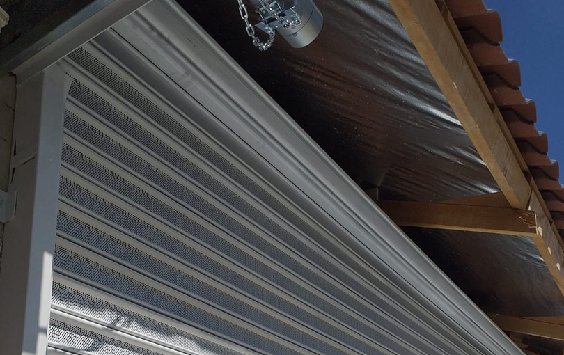 Portas de enrolar residenciais: como garantir a segurança?